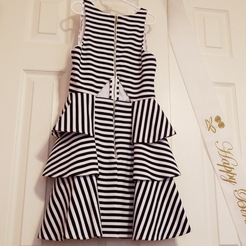 XOXO Dress - Picture 3 of 4